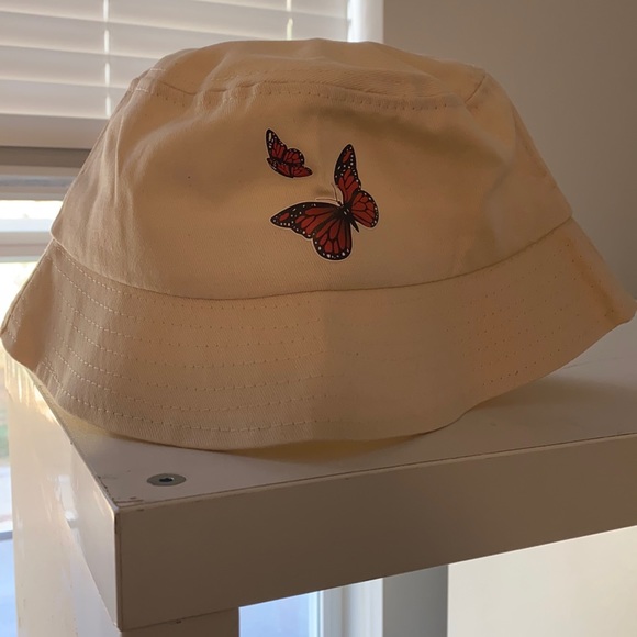Accessories - Cute Beige Butterfly Bucket hat!